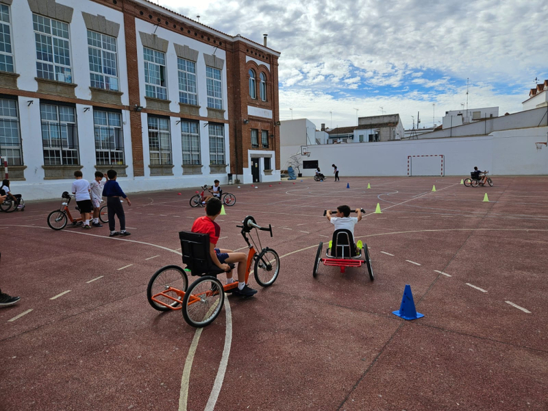 El Colegio Público `San José de Calasanz´ de Fuente del Maestre ha acogido el programa `Deporte Inclusivo en la Escuela´