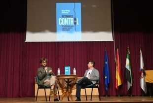 Diego Hidalgo Demeusois ha presentado en Los Santos de Maimona su segundo libro: `Retomar el control´