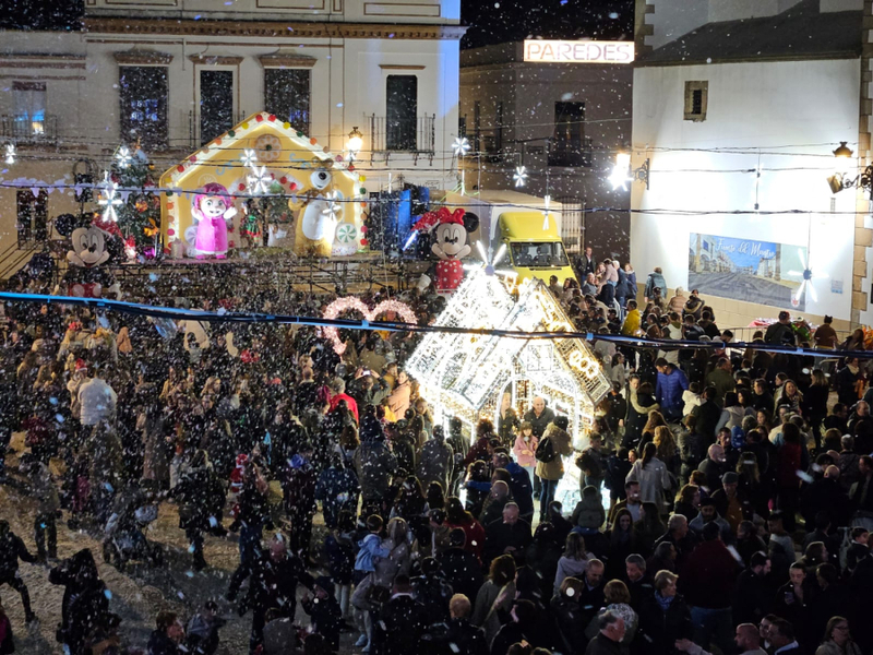 Fuente del Maestre enciende las luces de Navidad con una gran fiesta