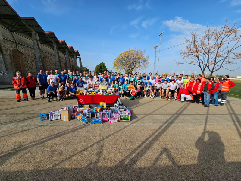 El torneo benéfico `Un juguete para alegrar vidas´ de Fuente del Maestre volvió a mostrar el lado solidario del deporte