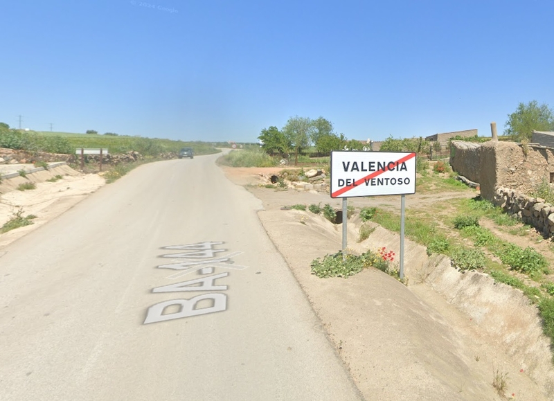 Corte de tráfico en la Carretera Provincial BA-144, de Valencia del Ventoso a la EX-101