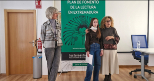 Marta Alvarado, alumna del IES Fuente Roniel de Fuente del Maestre, ganó el certamen de `Lecturas con sabor a Navidad´