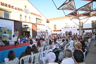 La III Feria de la Moda `Piropo Blanco´ en Los Santos de Maimona se clausura con gran éxito de participación y objetivos cumplidos
