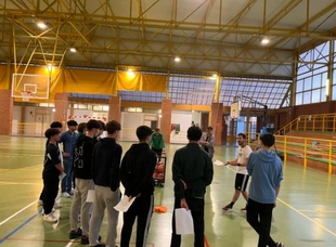 Las `Charlas de Vestuario´ llegan la baloncesto de Los Santos de Maimona para promover la igualdad y el buen trato