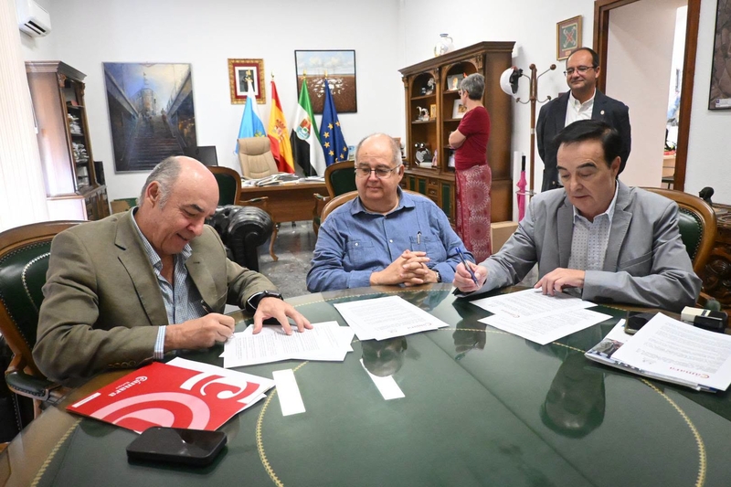 El Ayuntamiento de Zafra sede de la firma del convenio de colaboración entre COCEMFE Badajoz y la Cámara de Comercio de Badajoz